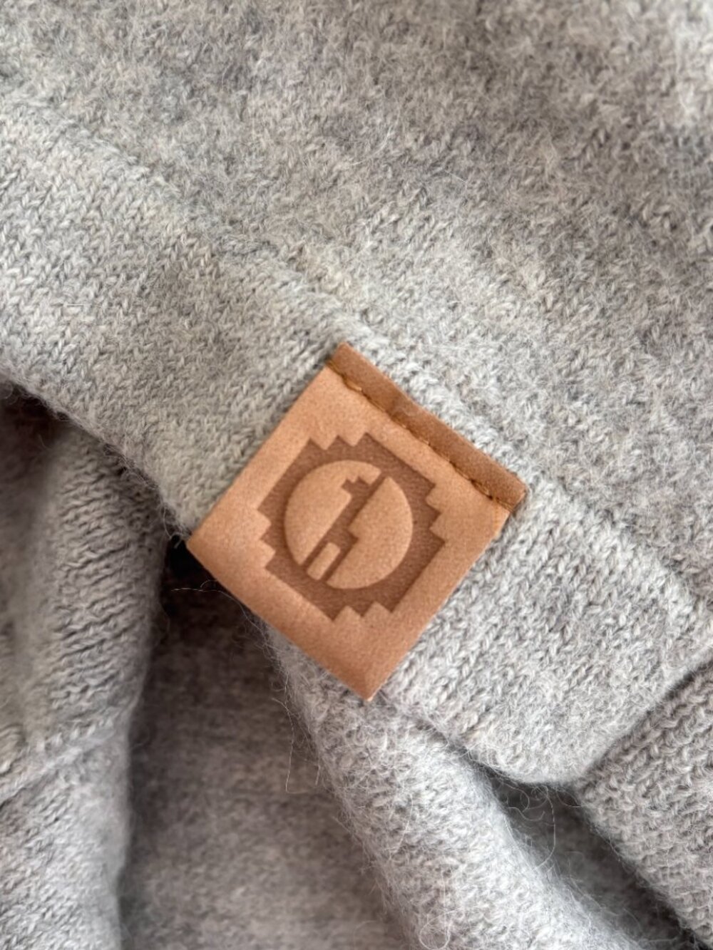 PAKA The Hoodie Alpaca Blend Sweater Unisex - Picture 6 of 12